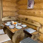 Medveď, Vlk, Líška Zrubová Rozprávka Nad Rybníkom * Kostolna Ves