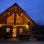 Medveď, Vlk, Líška Zrubová Rozprávka Nad Rybníkom * Kostolna Ves