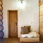 Chalet Medveď, Vlk, Líška Zrubová Rozprávka Nad Rybníkom Kostolna Ves
