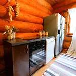 Chalet Medveď, Vlk, Líška Zrubová Rozprávka Nad Rybníkom Kostolna Ves
