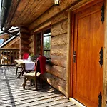 Chalet Medveď, Vlk, Líška Zrubová Rozprávka Nad Rybníkom *