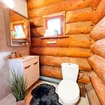 Medveď, Vlk, Líška Zrubová Rozprávka Nad Rybníkom Chalet *