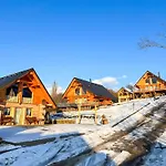 Medveď, Vlk, Líška Zrubová Rozprávka Nad Rybníkom Chalet Kostolna Ves