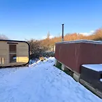 Medveď, Vlk, Líška Zrubová Rozprávka Nad Rybníkom Chalet *