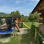 Medveď, Vlk, Líška Zrubová Rozprávka Nad Rybníkom Chalet *