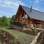 Medveď, Vlk, Líška Zrubová Rozprávka Nad Rybníkom Kostolna Ves