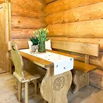 Medveď, Vlk, Líška Zrubová Rozprávka Nad Rybníkom Chalet *