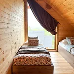 Chalet Medveď, Vlk, Líška Zrubová Rozprávka Nad Rybníkom *