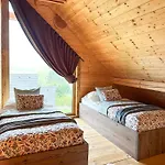 Chalet Medveď, Vlk, Líška Zrubová Rozprávka Nad Rybníkom