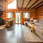 Chalet Medveď, Vlk, Líška Zrubová Rozprávka Nad Rybníkom Kostolna Ves