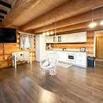 Chalet Medveď, Vlk, Líška Zrubová Rozprávka Nad Rybníkom