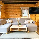Medveď, Vlk, Líška Zrubová Rozprávka Nad Rybníkom Chalet Kostolna Ves