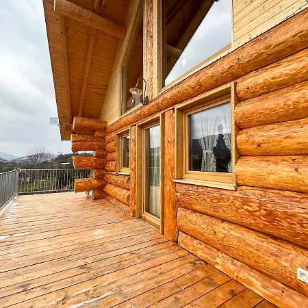 Medveď, Vlk, Líška Zrubová Rozprávka Nad Rybníkom