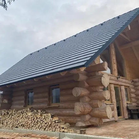 Medveď, Vlk, Líška Zrubová Rozprávka Nad Rybníkom Horská chata Kostolna Ves