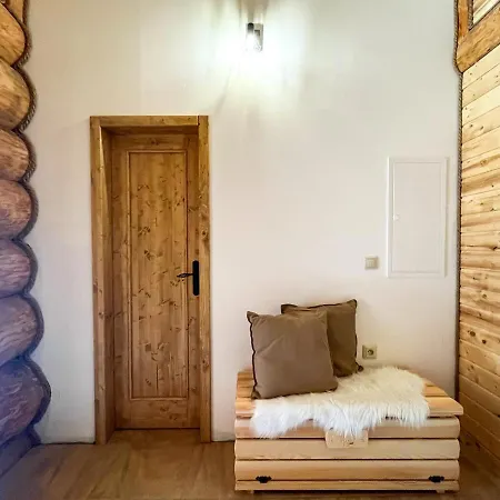 Horská chata Medveď, Vlk, Líška Zrubová Rozprávka Nad Rybníkom Kostolna Ves