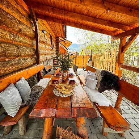 Medved, Vlk, Liska Zrubova Rozpravka Nad Rybnikom 木屋