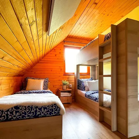 Medved, Vlk, Liska Zrubova Rozpravka Nad Rybnikom Chalet *