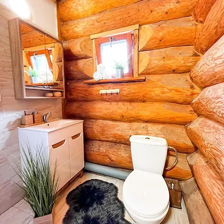 Medved, Vlk, Liska Zrubova Rozpravka Nad Rybnikom 木屋 *