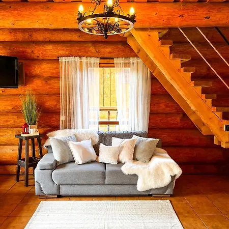 Medved, Vlk, Liska Zrubova Rozpravka Nad Rybnikom 木屋 Kostolna Ves