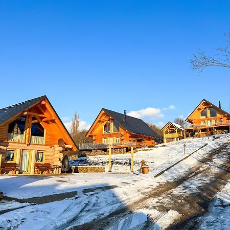 Medved, Vlk, Liska Zrubova Rozpravka Nad Rybnikom 木屋 Kostolna Ves