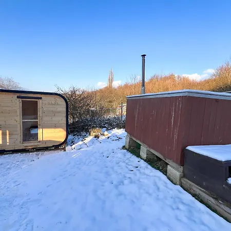 Medveď, Vlk, Líška Zrubová Rozprávka Nad Rybníkom Horská chata *