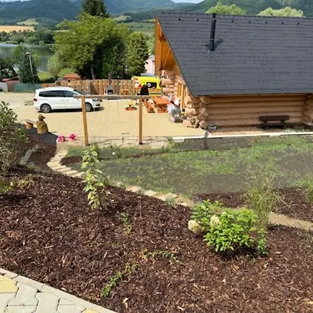 Medveď, Vlk, Líška Zrubová Rozprávka Nad Rybníkom Kostolna Ves