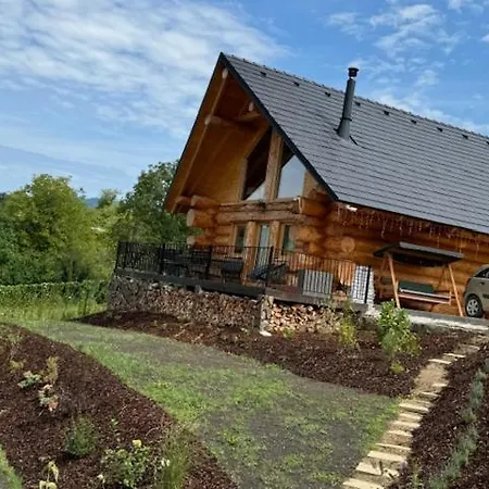 Medveď, Vlk, Líška Zrubová Rozprávka Nad Rybníkom Kostolna Ves