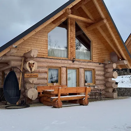 Medveď, Vlk, Líška Zrubová Rozprávka Nad Rybníkom Horská chata *