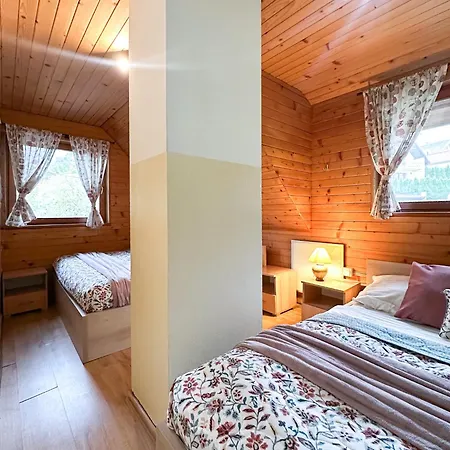 Medved, Vlk, Liska Zrubova Rozpravka Nad Rybnikom Chalet *