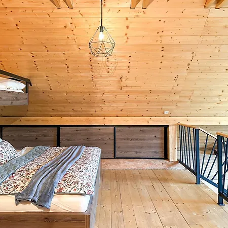 Medved, Vlk, Liska Zrubova Rozpravka Nad Rybnikom *