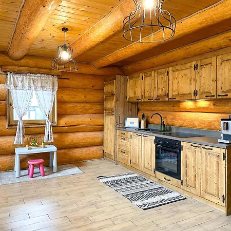 Medved, Vlk, Liska Zrubova Rozpravka Nad Rybnikom Chalet