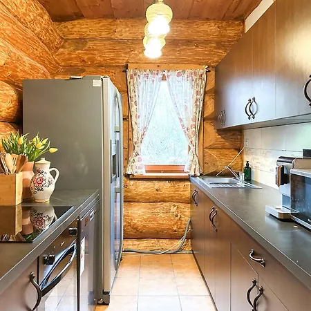 Medved, Vlk, Liska Zrubova Rozpravka Nad Rybnikom 木屋 Kostolna Ves