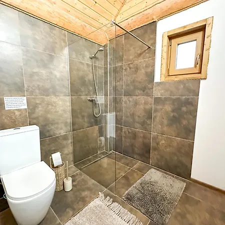 Horská chata Medveď, Vlk, Líška Zrubová Rozprávka Nad Rybníkom