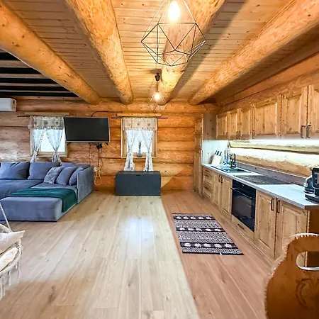 Medveď, Vlk, Líška Zrubová Rozprávka Nad Rybníkom Horská chata *