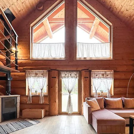 Medved, Vlk, Liska Zrubova Rozpravka Nad Rybnikom 木屋 Kostolna Ves