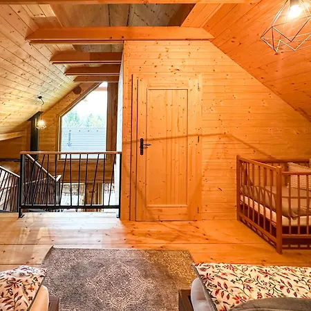 Medveď, Vlk, Líška Zrubová Rozprávka Nad Rybníkom