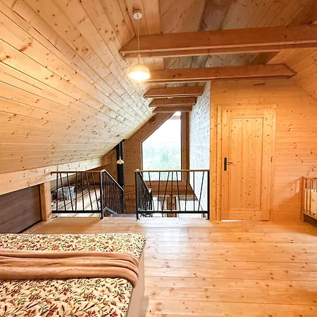 Medveď, Vlk, Líška Zrubová Rozprávka Nad Rybníkom Horská chata