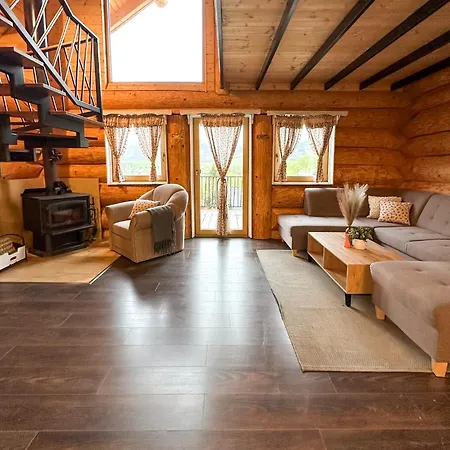 Medved, Vlk, Liska Zrubova Rozpravka Nad Rybnikom 木屋 *