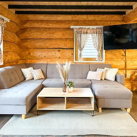 Medveď, Vlk, Líška Zrubová Rozprávka Nad Rybníkom Horská chata Kostolna Ves