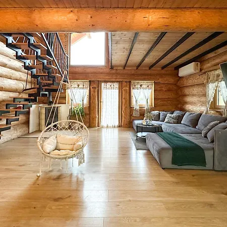 Medveď, Vlk, Líška Zrubová Rozprávka Nad Rybníkom Horská chata