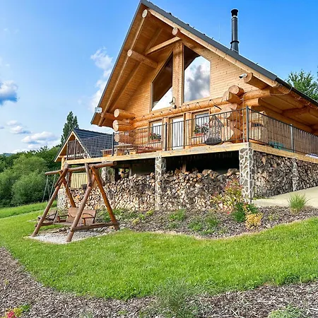 Medved, Vlk, Liska Zrubova Rozpravka Nad Rybnikom Chalet